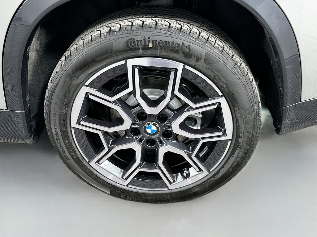 Used 2026 Space Silver Metallic BMW xDrive28i image 23