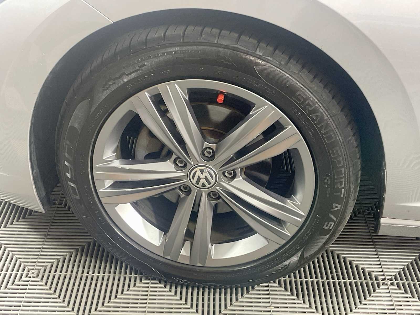 Used 2020 Pyrite Silver Metallic Volkswagen R-Line image 29