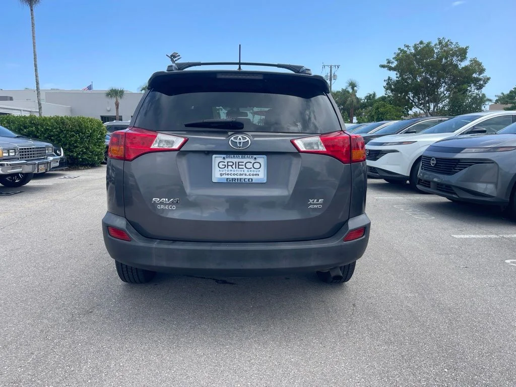 Used 2013 Gray Toyota XLE image 4