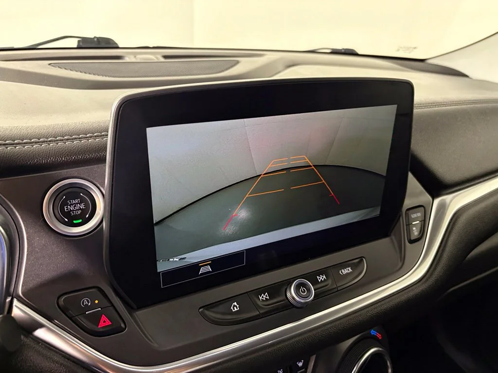 Used 2025 Summit White Chevrolet LT image 25
