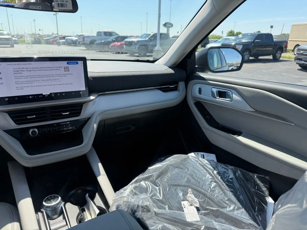 New 2026 Vapor Blue Metallic Ford Active image 40