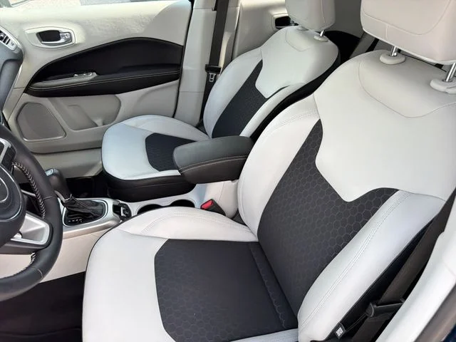 Used 2019 Blue Jeep Latitude image 26