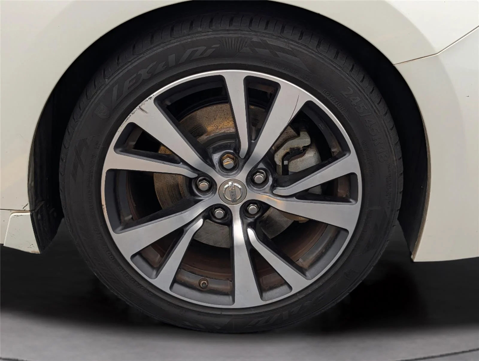 Used 2017 Pearl White Nissan Platinum image 38