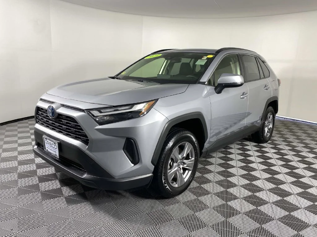 Used 2023 Silver Sky Metallic Toyota XLE image 4