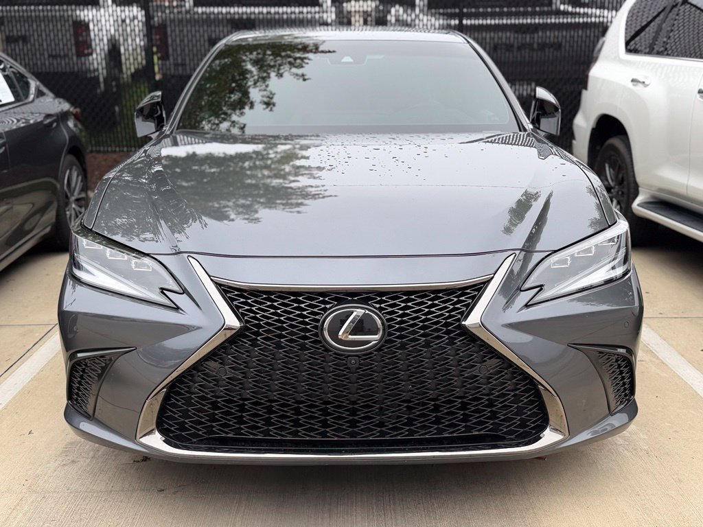 Used 2024 Gray Lexus 300h F SPORT Handling image 3