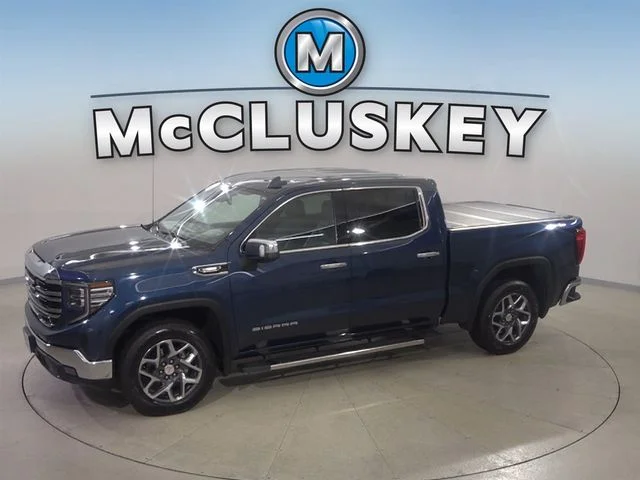 2022 GMC Sierra 4WD Crew Cab Short Box SLT's photo