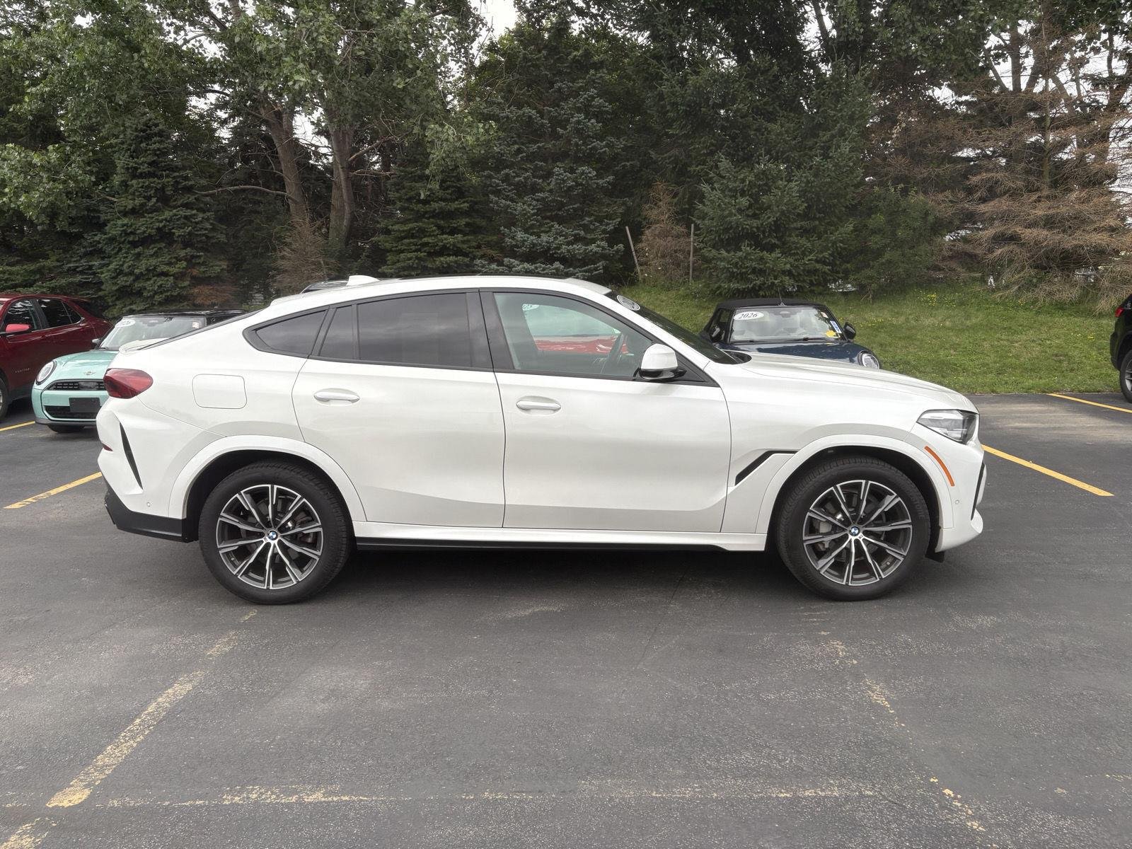 Used 2022 Mineral White Metallic BMW xDrive40i image 8