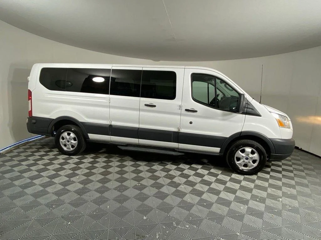 Used 2017 Oxford White Ford XLT image 2