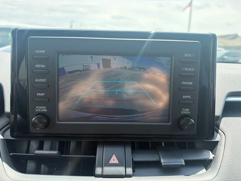 Used 2019 White Toyota XLE image 28