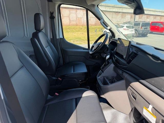 New 2026 Oxford White Ford Cargo Van image 19