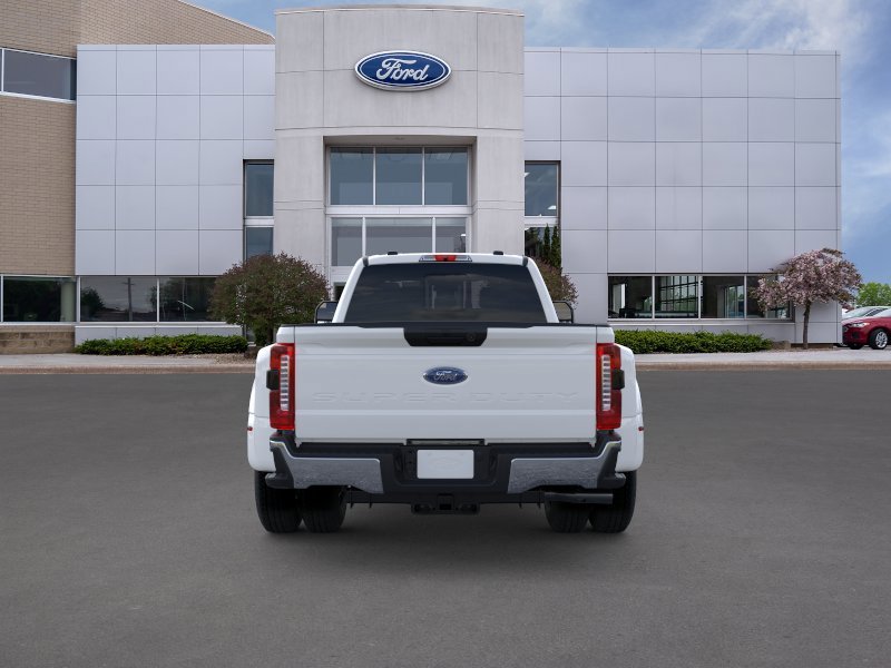 New 2026 Oxford White Ford XLT image 5