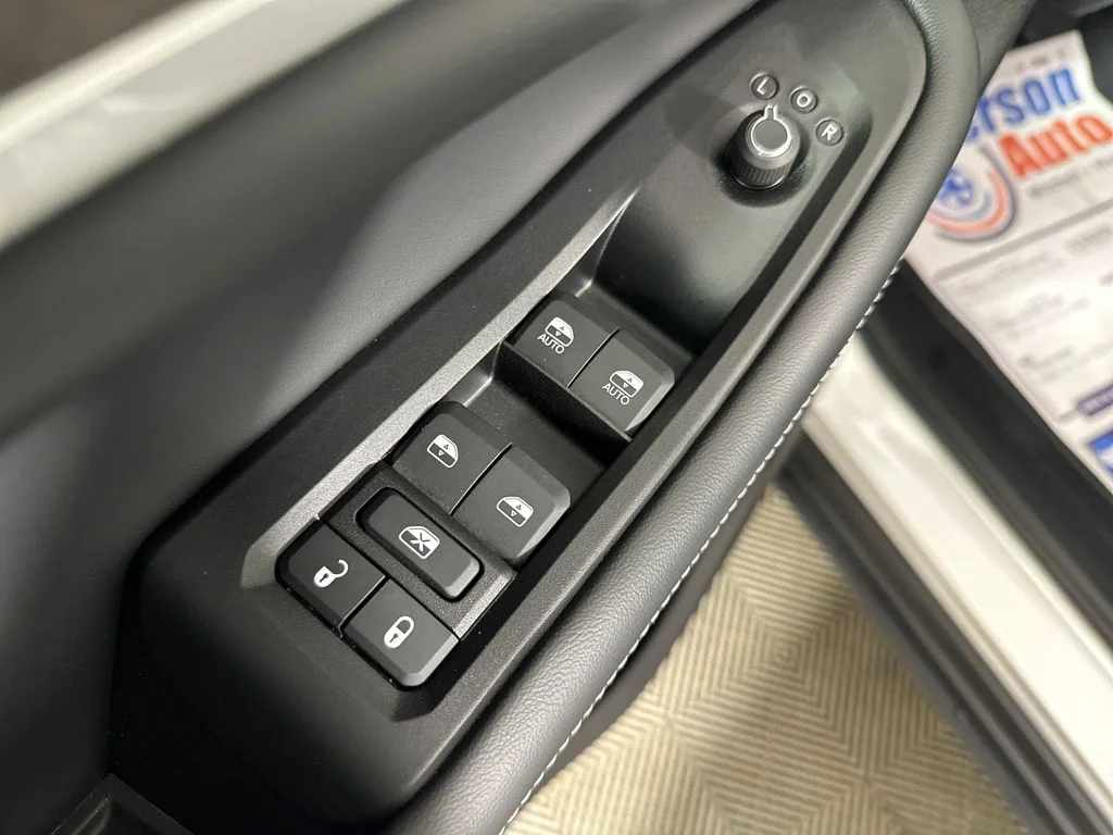 New 2026 Silver Zynith Exterior Paint Jeep Laredo image 15