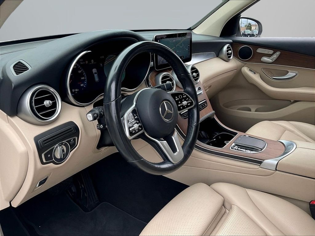 Used 2022 White Mercedes-Benz GLC 300 image 17