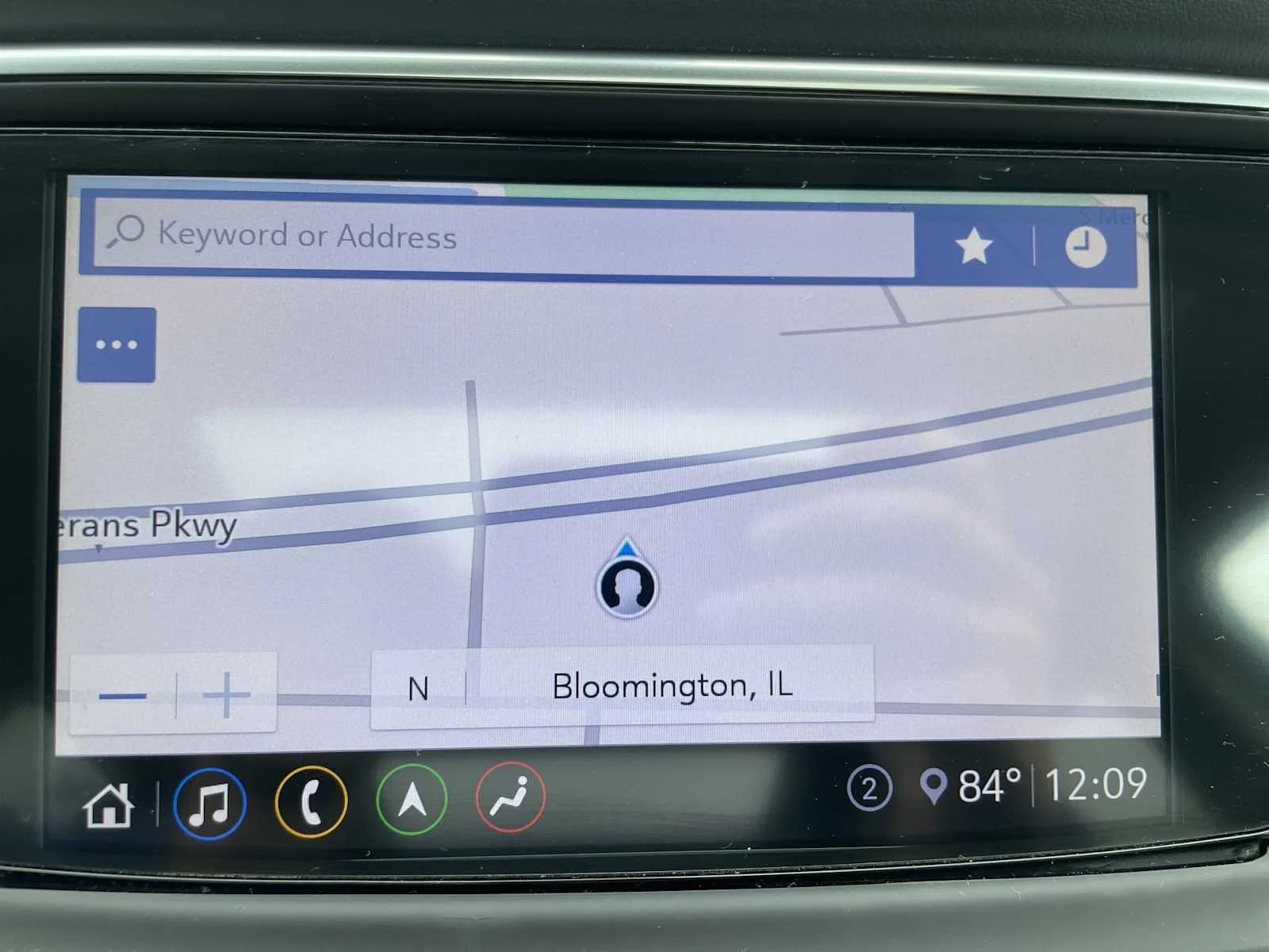 Used 2020 Includes Satin Nickel lower exterior accent color.) Buick Essence image 14