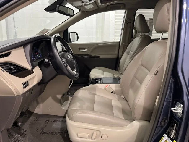 2019 Toyota Sienna XLE - Photo 9