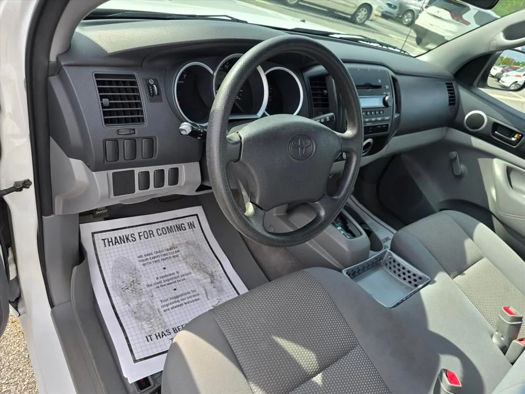 Used 2007 White Toyota  image 9