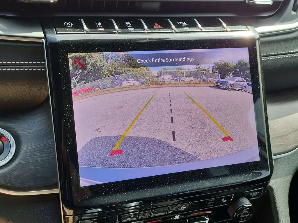 Used 2025 Silver Jeep Limited image 21