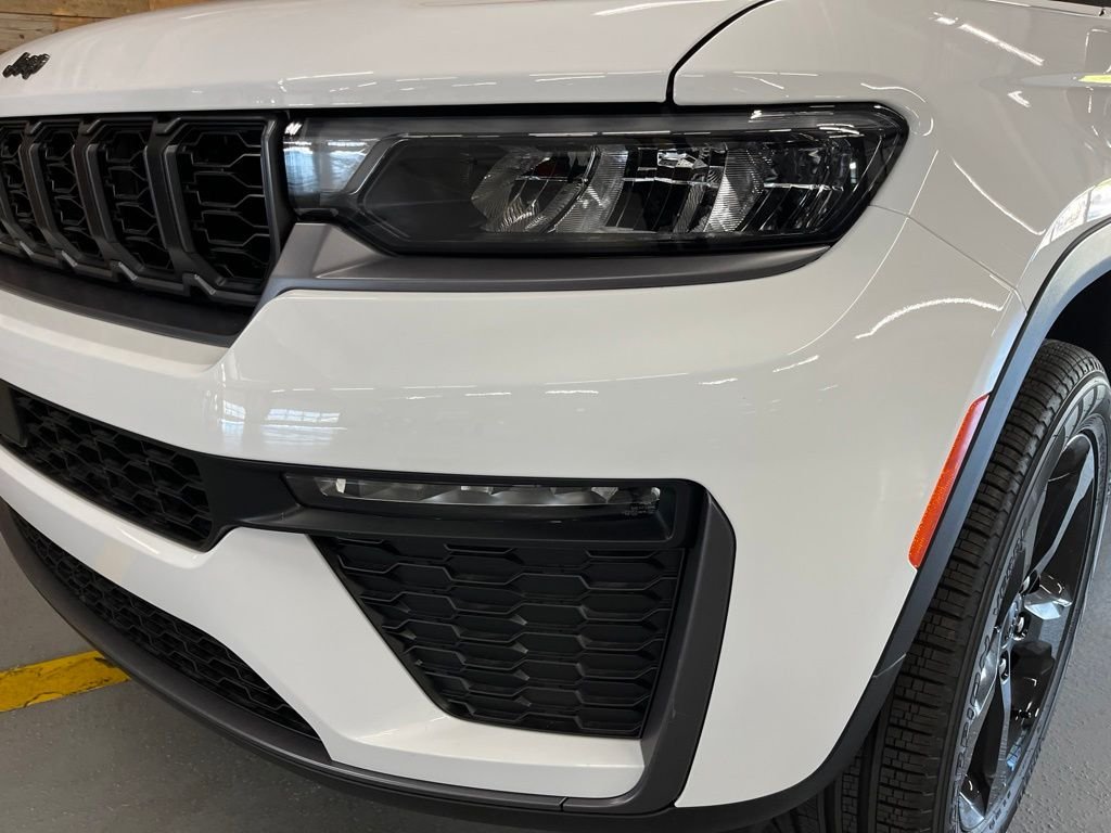 New 2026 Bright White Clear-Coat Exterior Paint Jeep Limited image 10