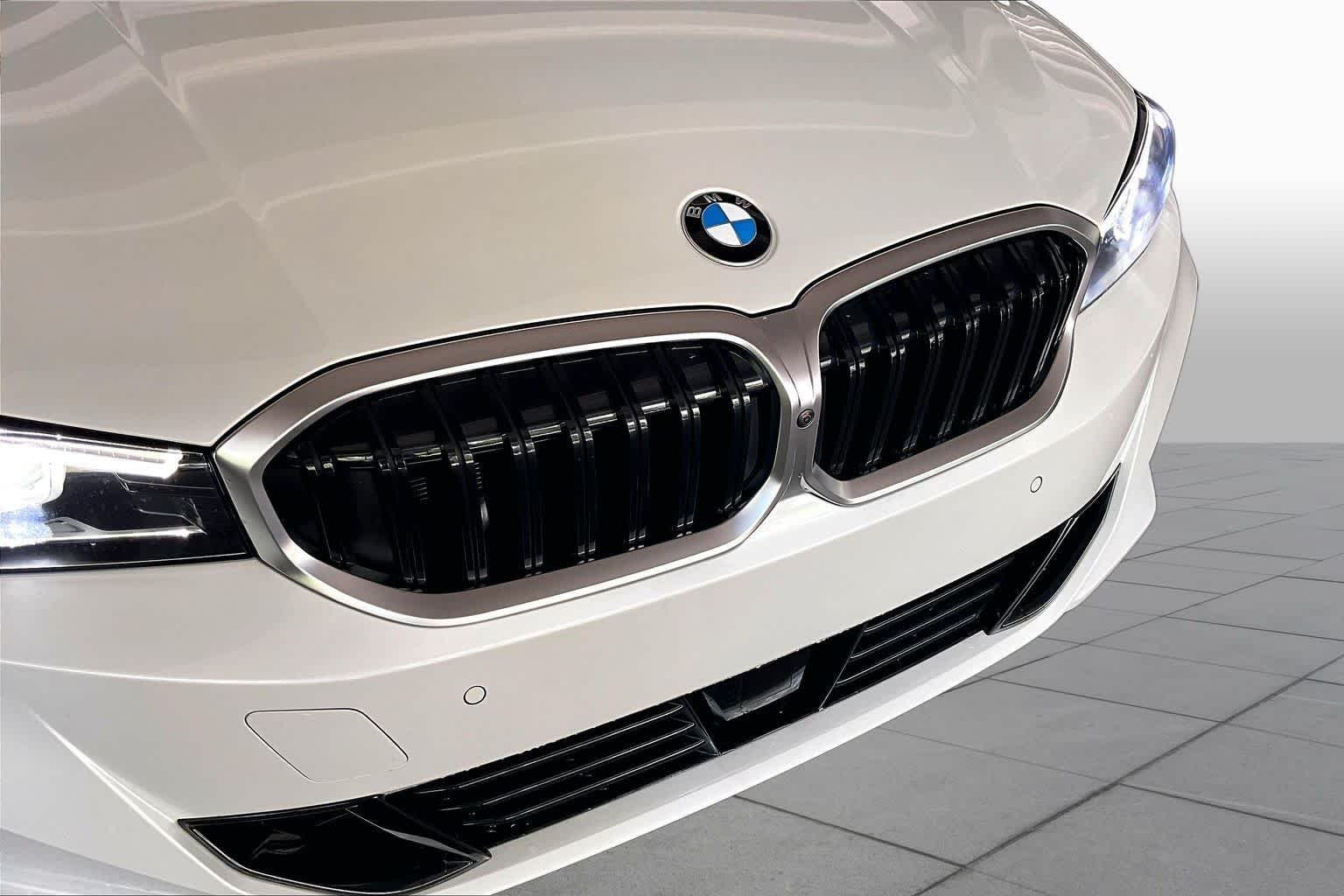 Used 2025 Mineral White Metallic BMW 330i image 29