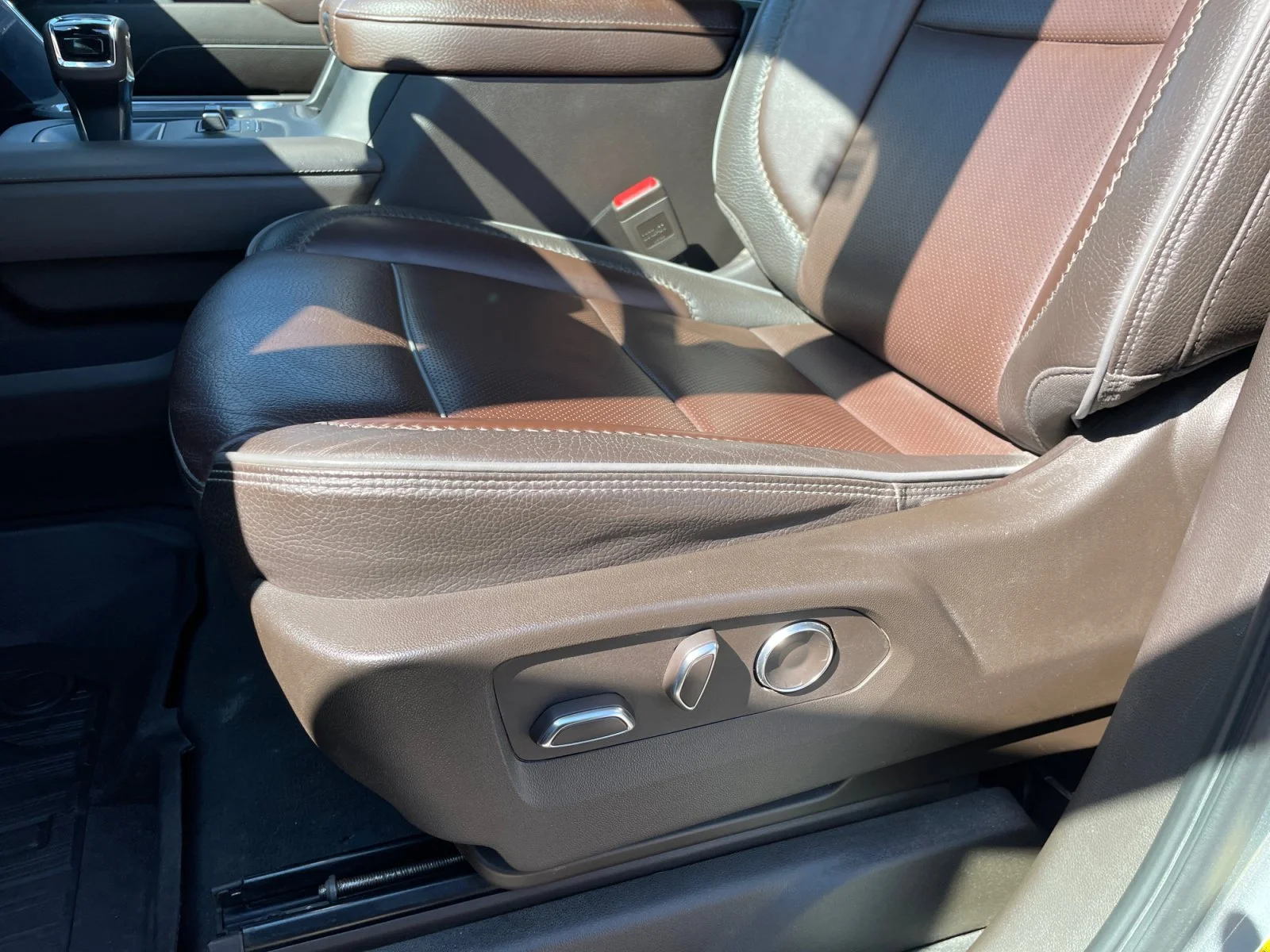Used 2024 Gray GMC Denali Crew 3.0L Leather Sunroof Navigation 4x4 image 14