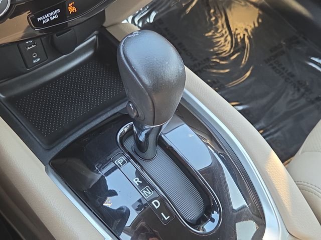 Used 2016 Pearl White Nissan SL image 22