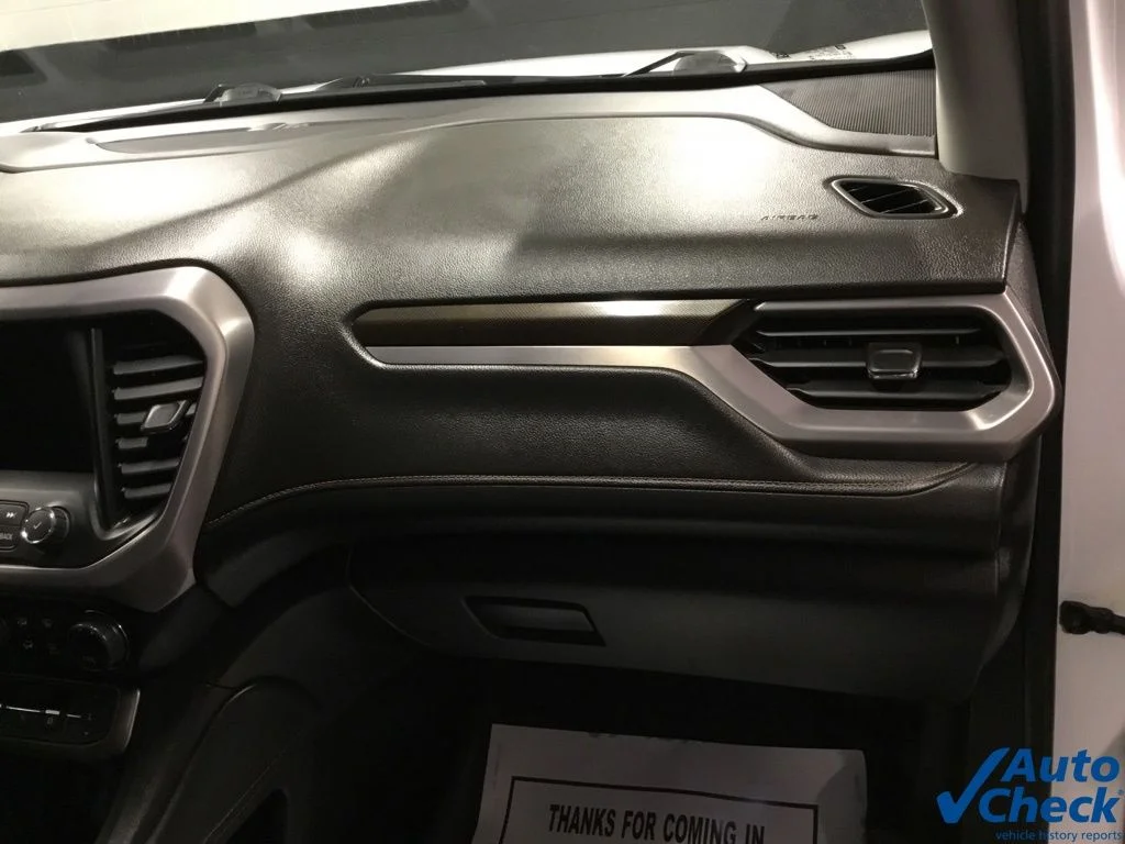 Used 2022 White GMC AT4 image 40