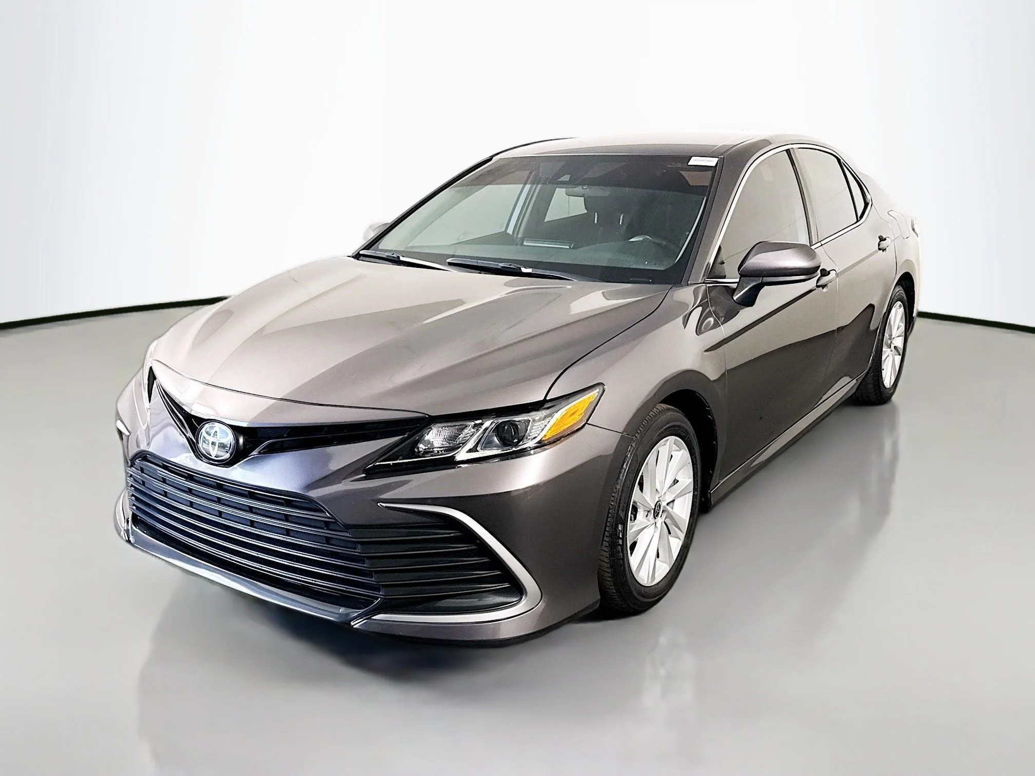 Used 2022 Predawn Gray Mica Toyota LE image 3