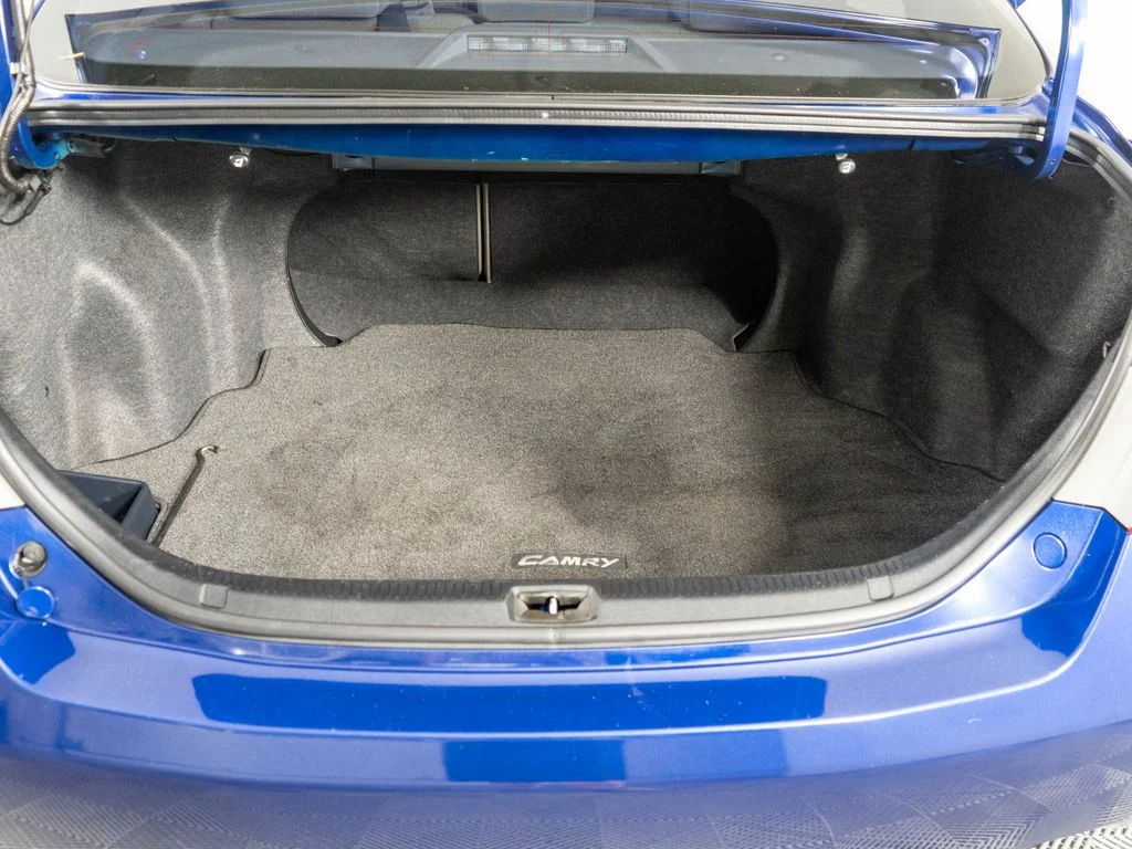 Used 2007 Blue Toyota LE image 25