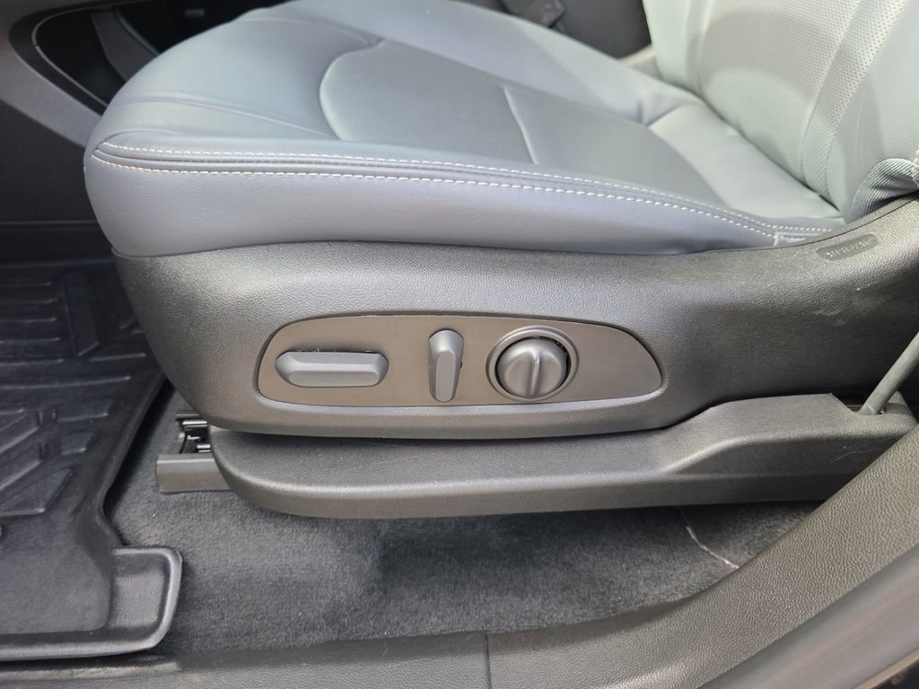 Used 2023 Ebony Twilight Metallic Buick Essence image 13