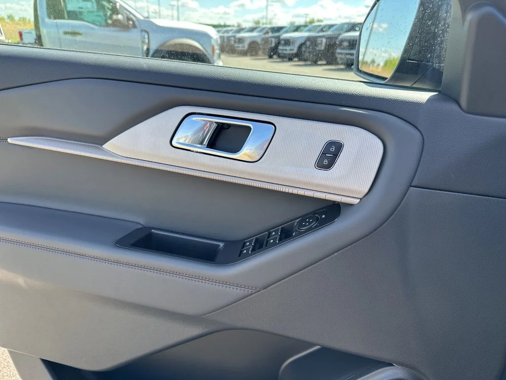 Used 2026 Vapor Blue Metallic Ford Active image 18