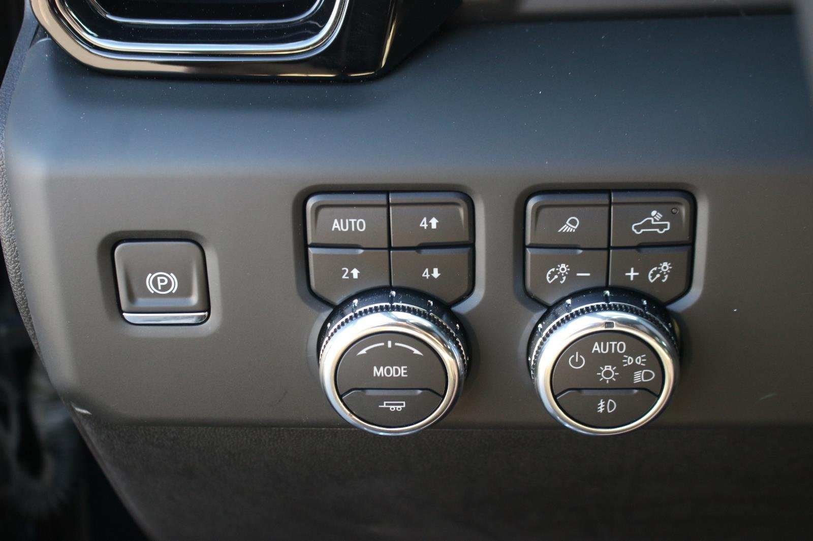 Used 2025 Onyx Black GMC AT4 image 32