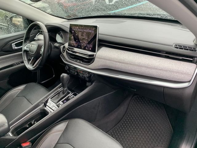 Used 2022 Black Jeep Latitude Lux image 12