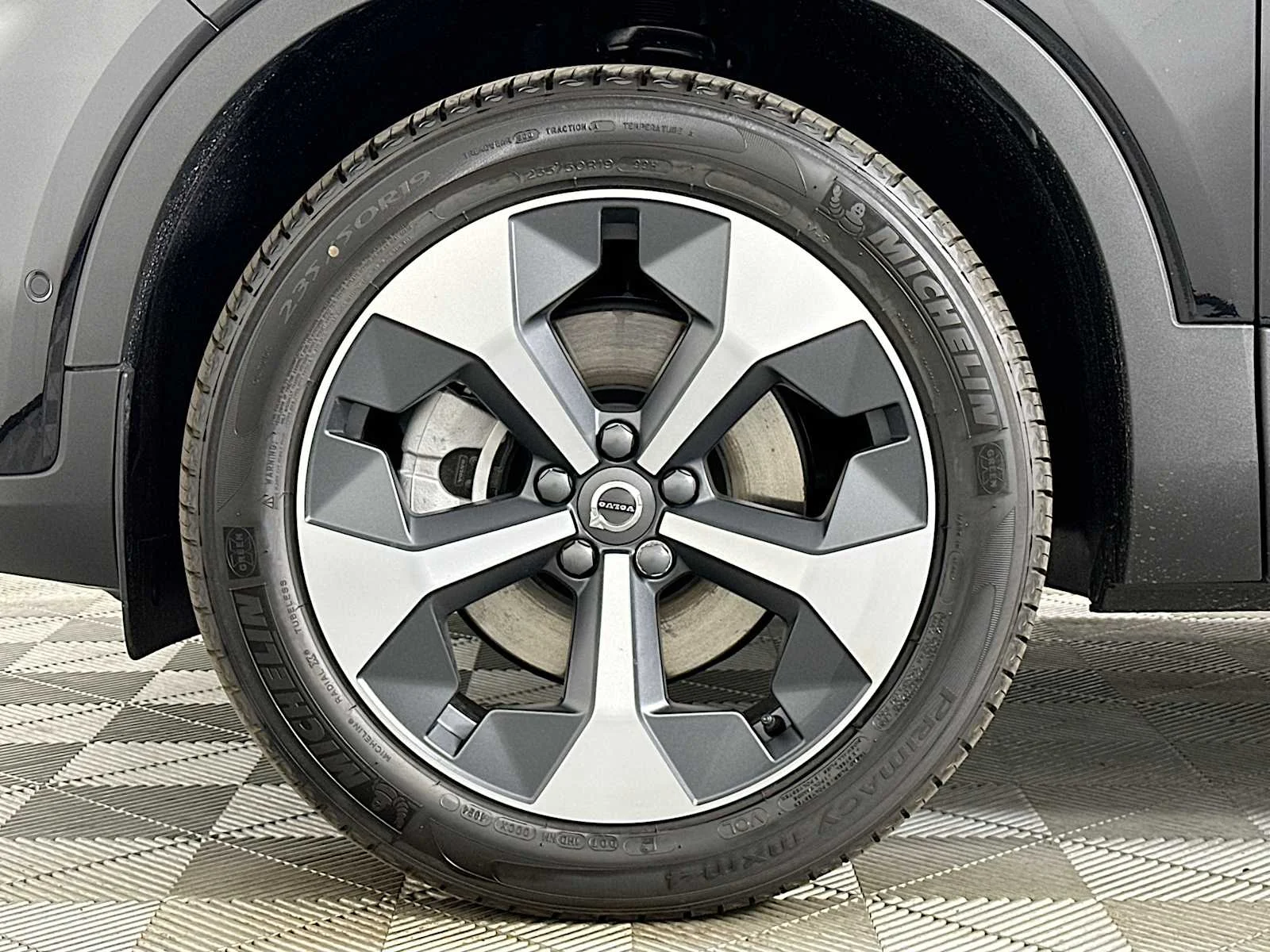 2025 Volvo XC40 Plus - Photo 29