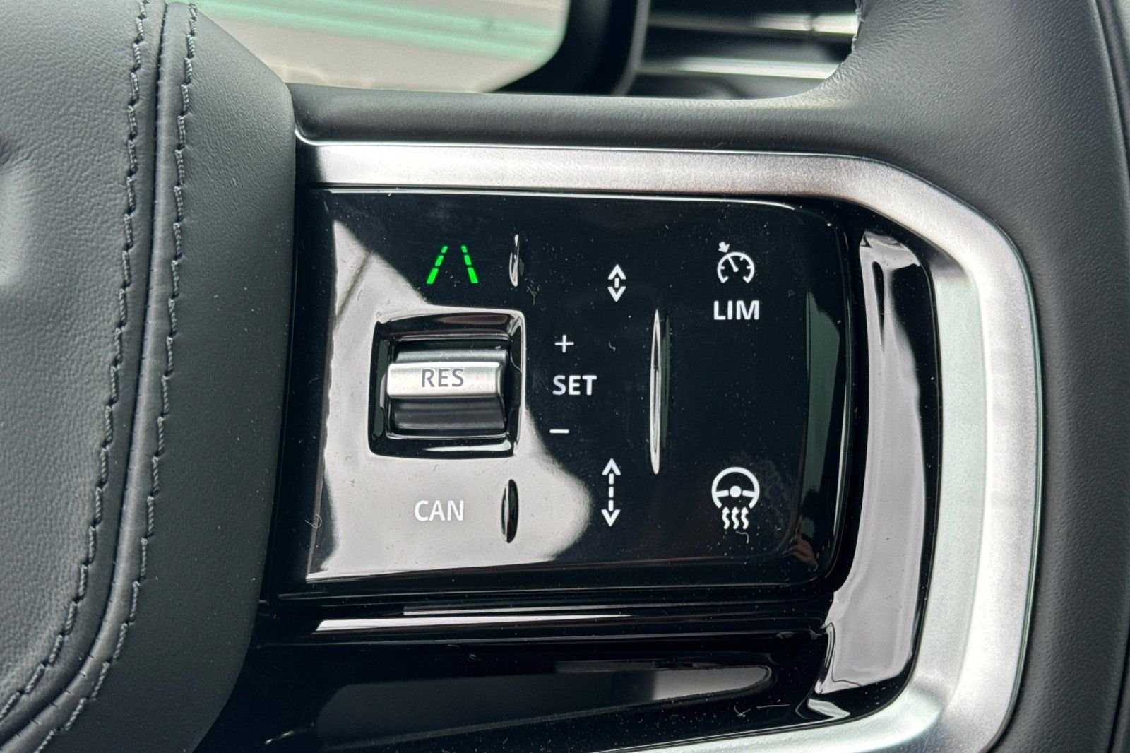 New 2026 Santorini Black Land Rover SE image 29