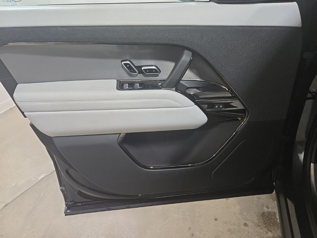 Certified Used 2023  Land Rover SE image 22