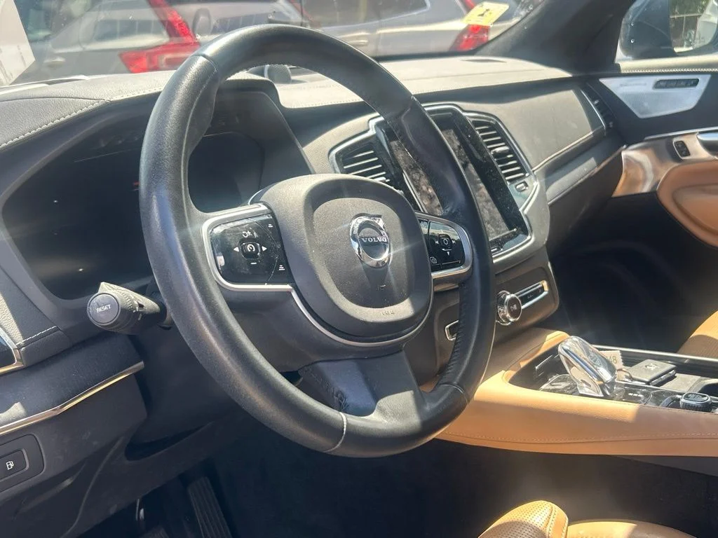 Used 2022 Blue Volvo T8 Inscription 7 Passenger image 5