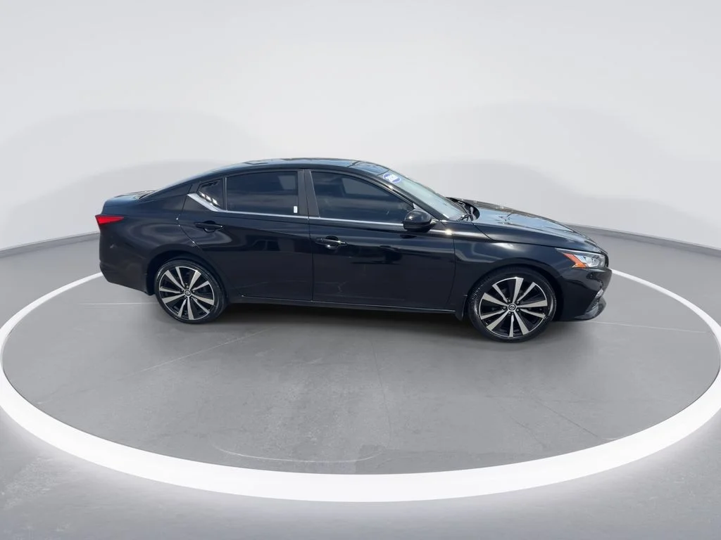 Used 2020 Black Nissan 2.5 SR image 9