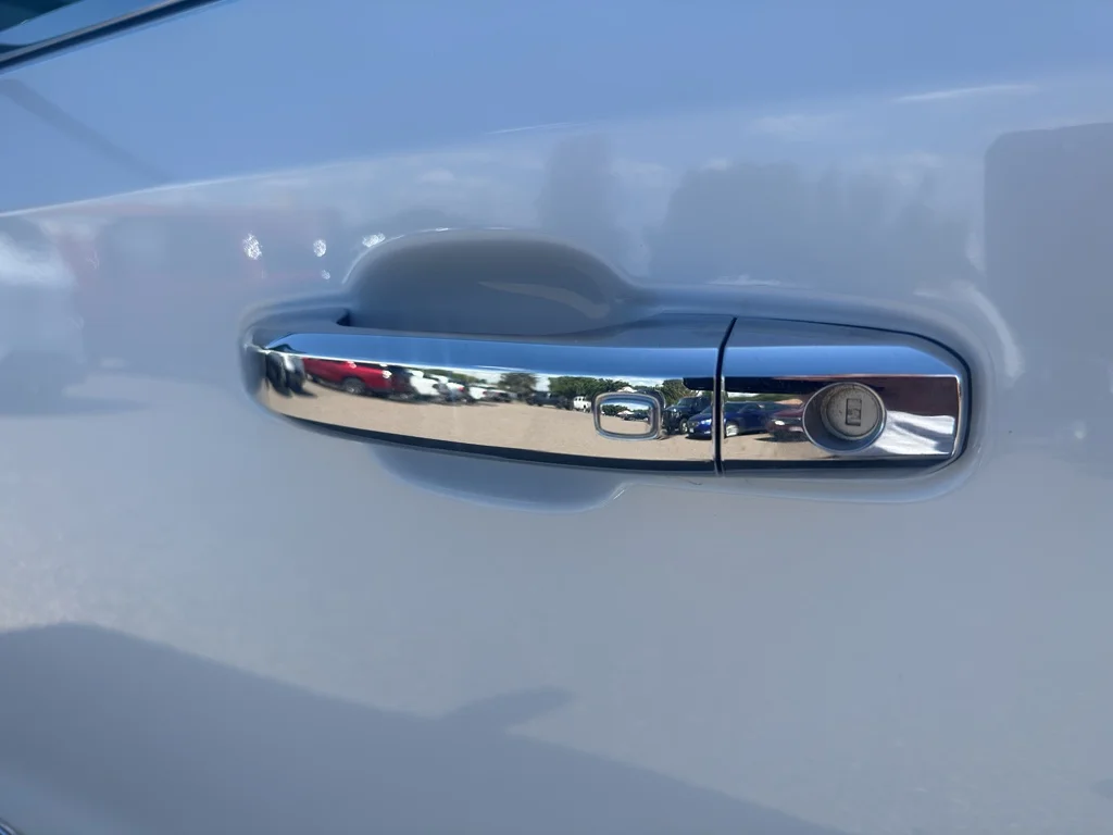 New 2026 Glacier White Tricoat GMC SLT image 10