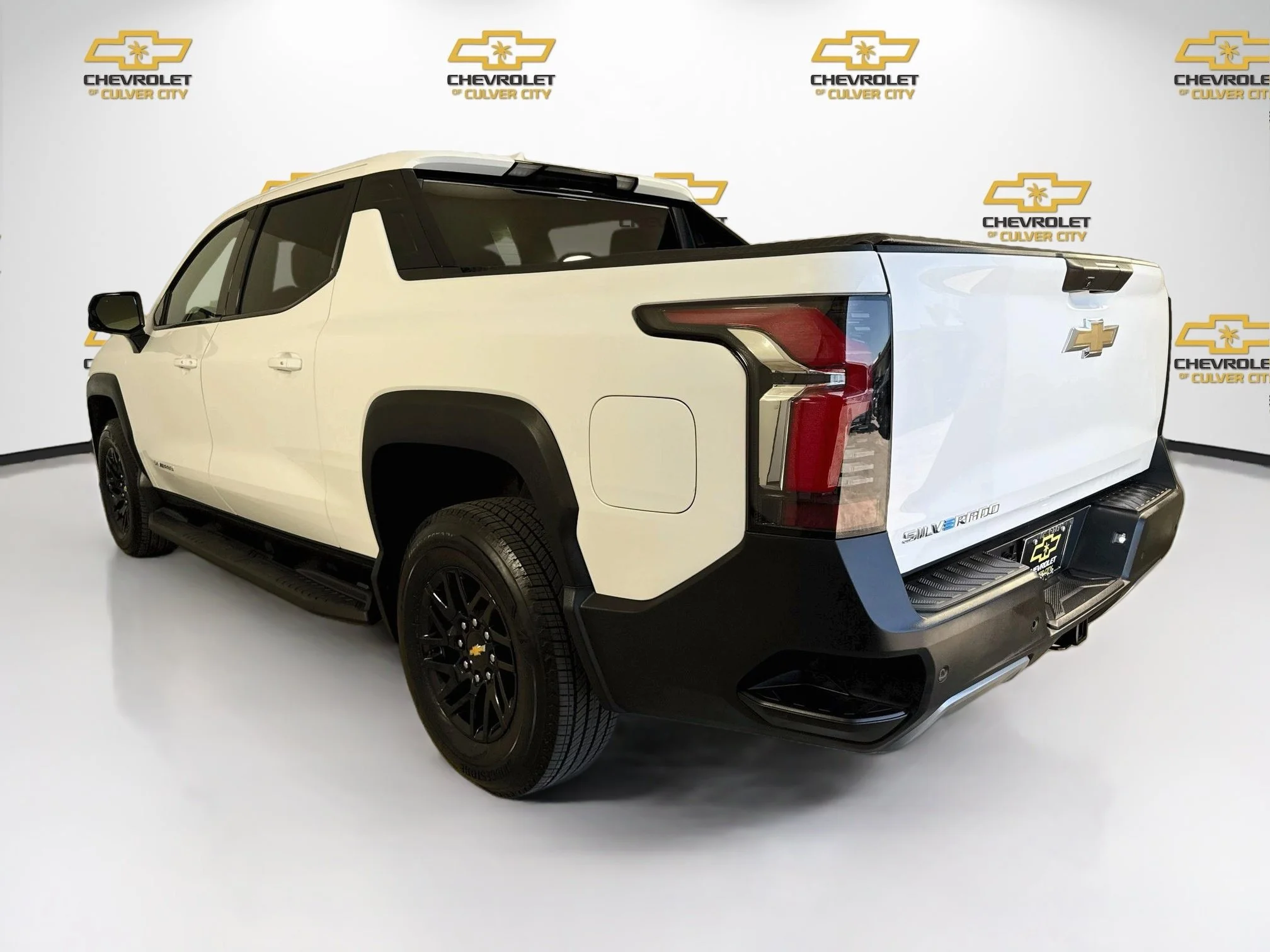 Used 2026 Summit White Chevrolet LT - Extended Range image 6
