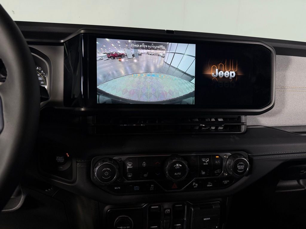 Used 2025 Crystal Metallic Jeep Sahara 4xe image 16