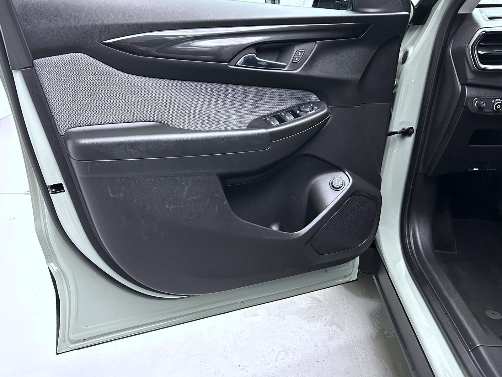 Used 2025 Green Chevrolet LT image 9