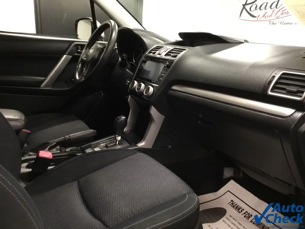 Used 2016 Silver Subaru 2.5i Premium image 36