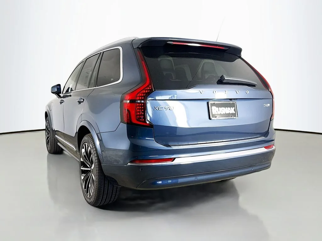 New 2026 Blue Volvo T8 Plus image 5