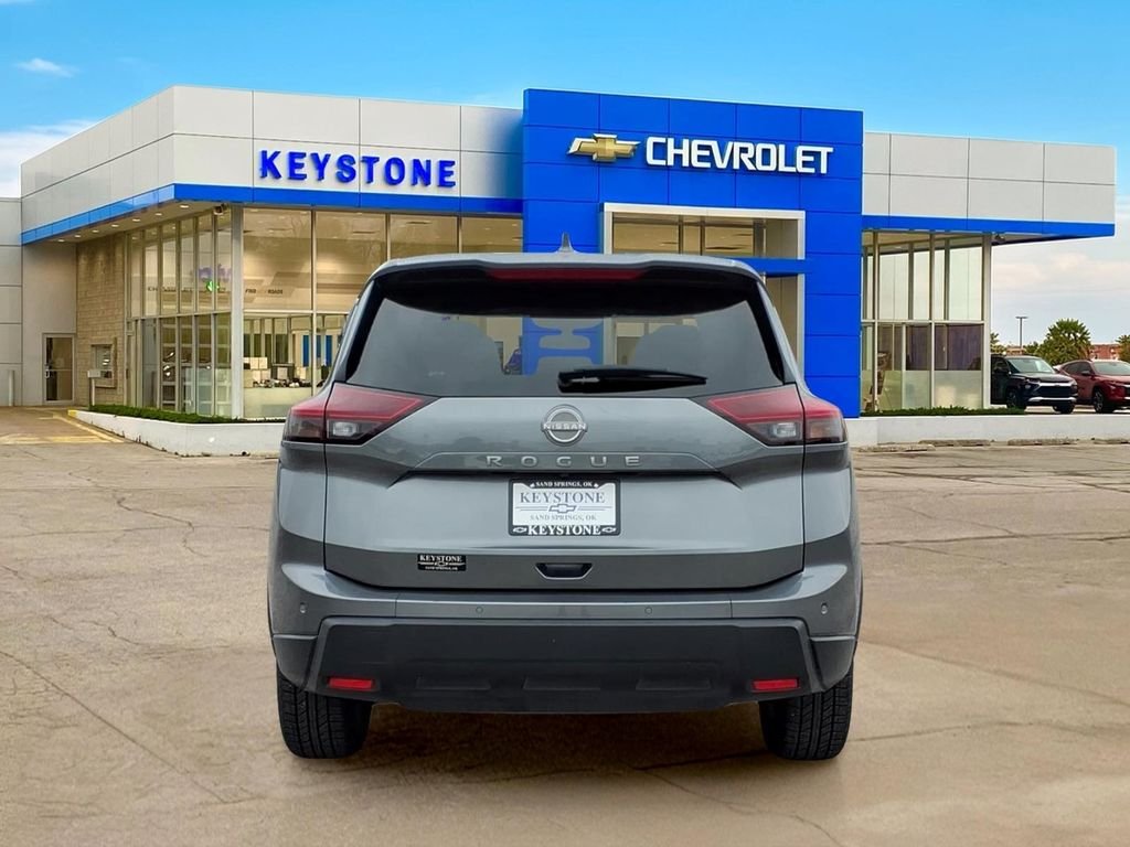 Used 2025 Gray Nissan SV FWD image 6