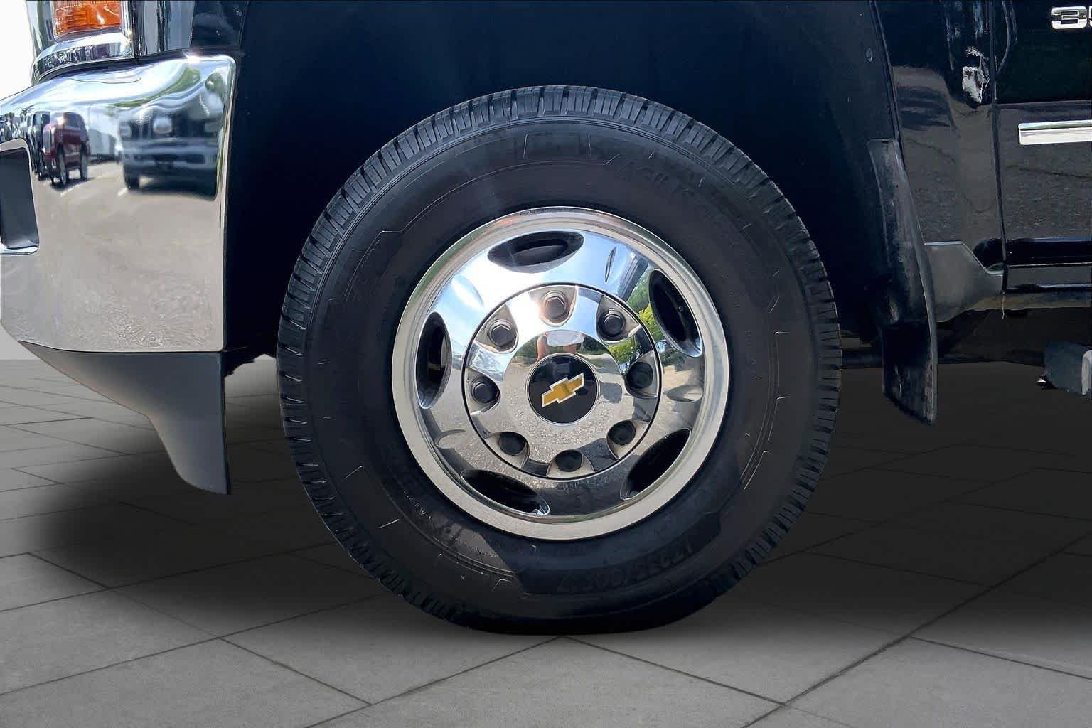Used 2015 Black Chevrolet LTZ image 10