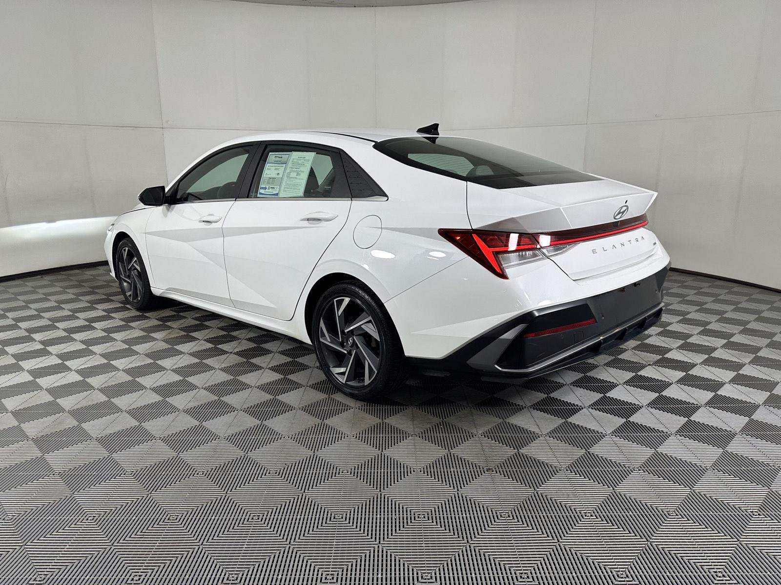 Used 2024 Serenity White Hyundai Limited image 19
