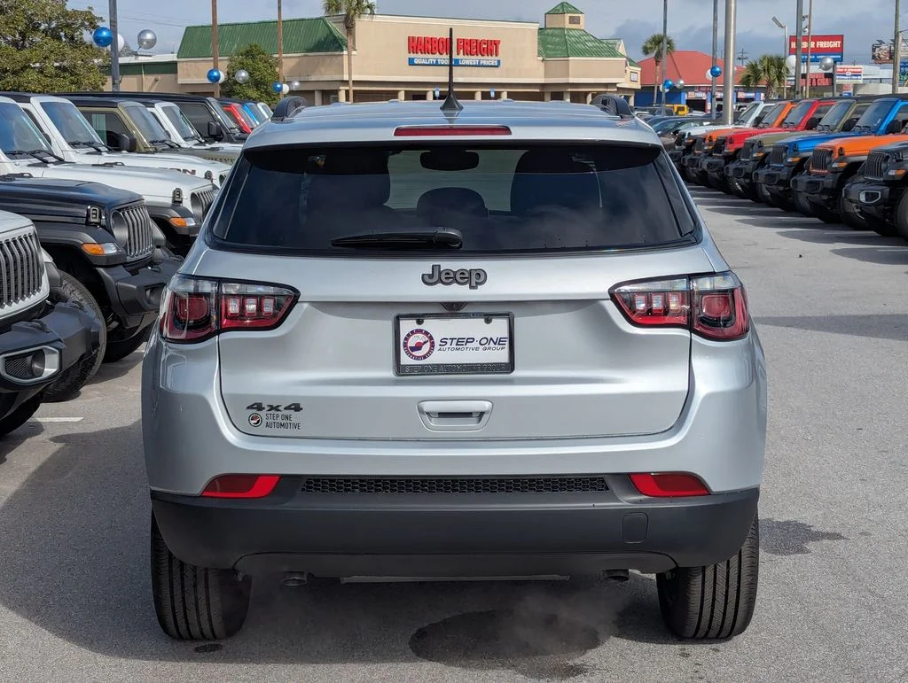 New 2026 Silver Zynith Metallic Clear-Coat Exterior Paint Jeep Latitude image 6