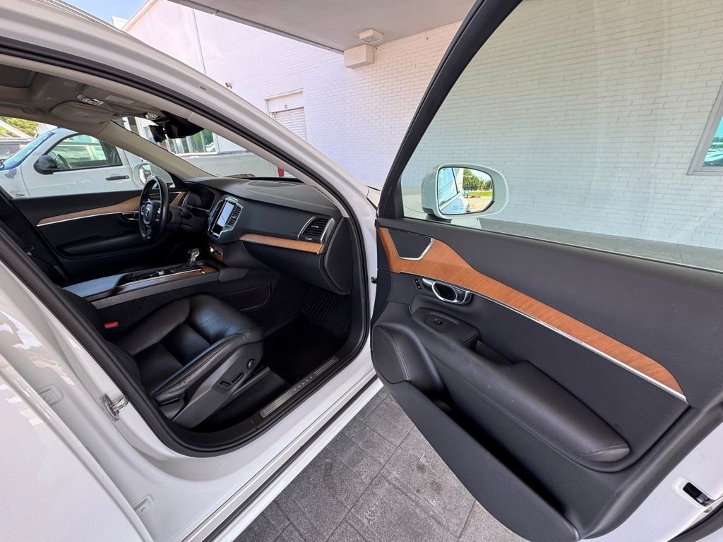 Used 2021  Volvo T6 Momentum image 14