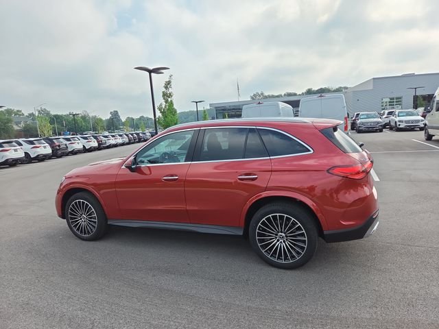 New 2027 MANUFAKTUR Patagonia Red Metallic Mercedes-Benz GLC300 image 6