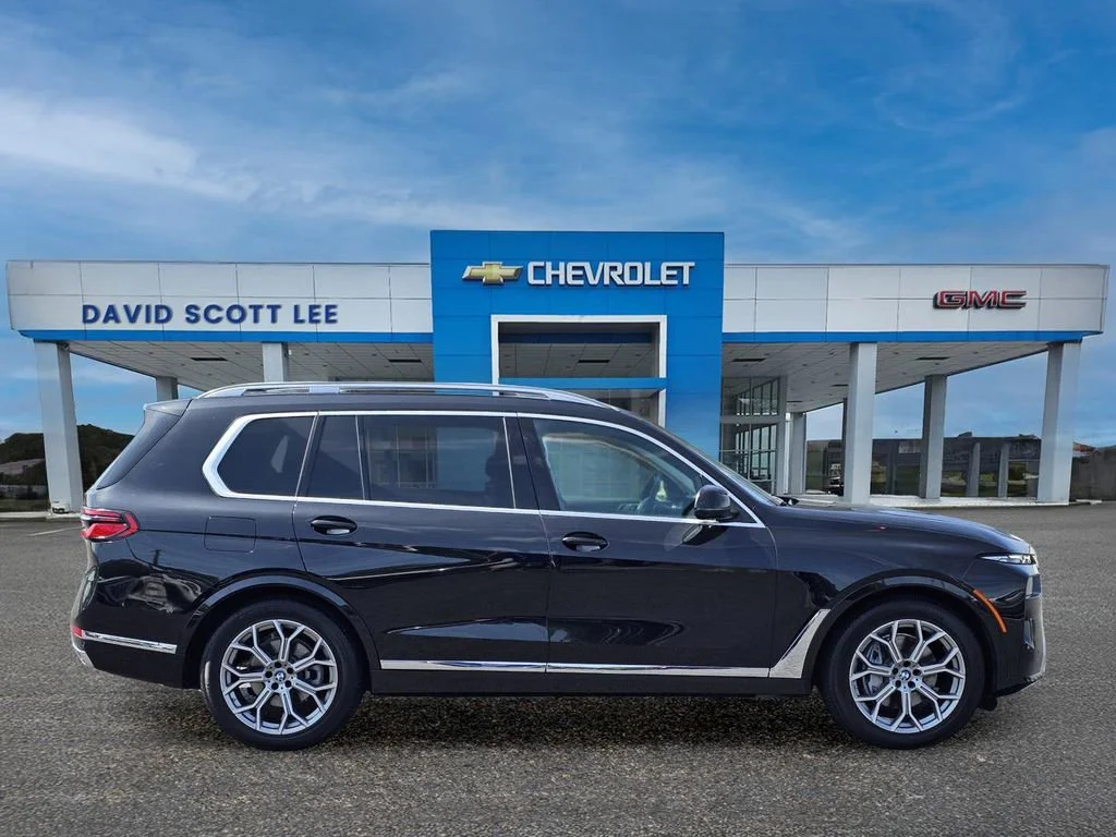 Used 2025 Blue BMW xDrive40i image 7